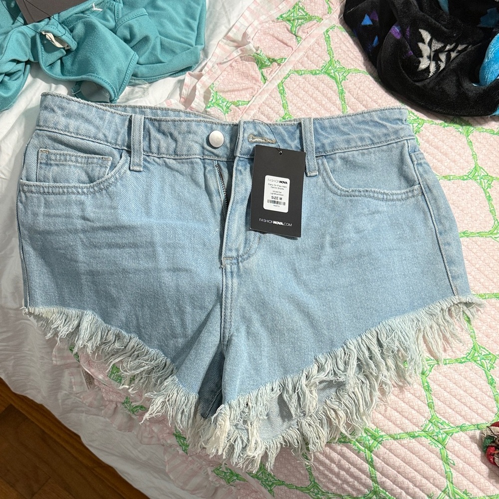 Light Wash Frayed Hem Denim Shorts - Women